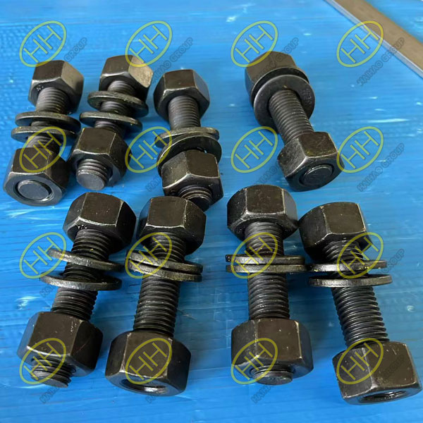 ASTM-A193-B7-stud-bolts-with-ASTM-A194-2H-heavy-hex-nuts-and-flat-washers